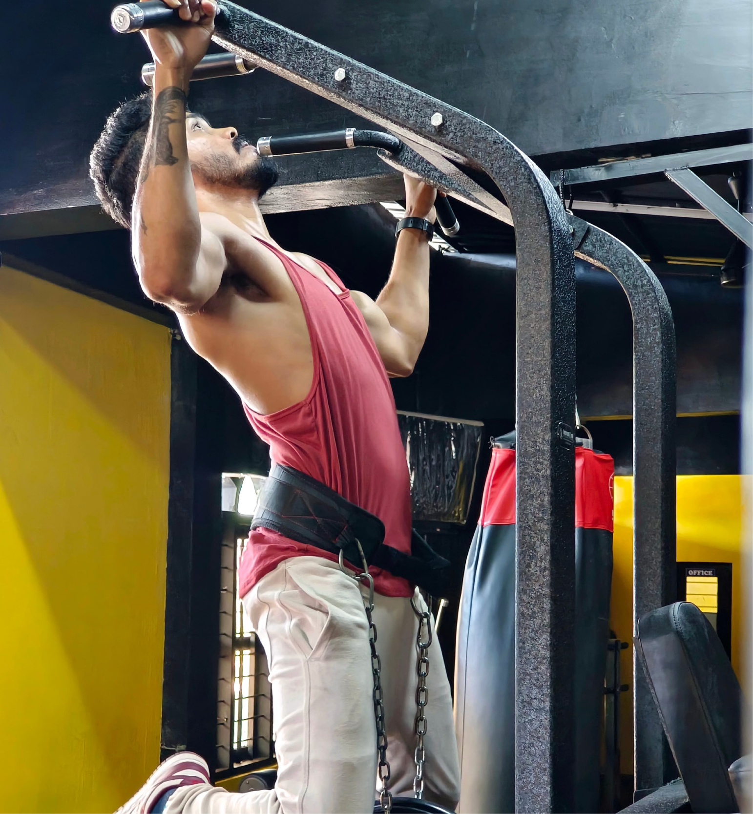 JUSTIN - MOST STRICT PULL-UPS IN 10 SECONDS WHILE CARRYING A 15 KG WEIGHT